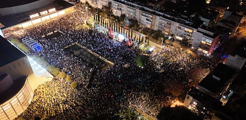 הפגנה הערב בכיכר הבימה / צילום: אמיר גולדשטיין