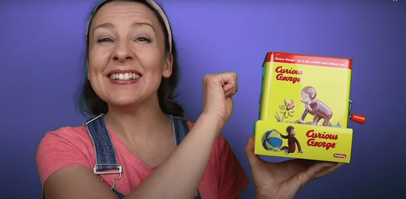 רייצ'ל אן אקורסו (''מיס רייצ'ל''). גננת לשעבר שהפכה ללהיט בנטפליקס / צילום: צילום מסך מתוך ערוץ היוטיוב שלה