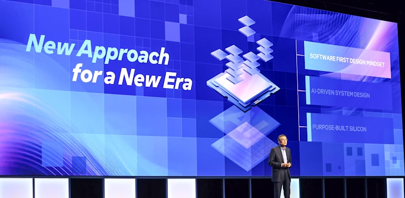 המנכ''ל ליפ־בו טאן בכנס אינטל ויז'ן בסוף מרץ / צילום: אינטל