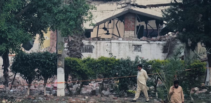 הריסות בפקסיטן כתוצאה מהפצצה הודית. תגובת הנגד תגיע / צילום: ap, K.M. Chaudary
