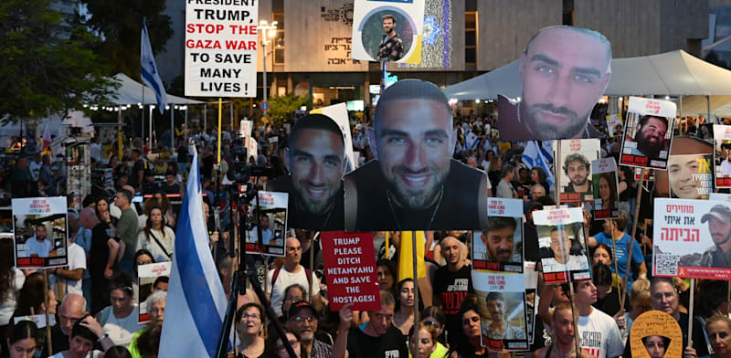 מפגינים למען שחרור החטופים בתל אביב, הערב (ש') / צילום: פאולינה פטימר