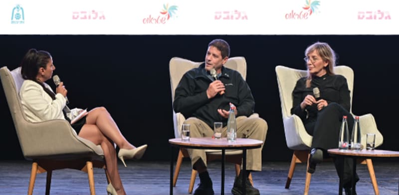 אמי פלמור, פרויקטורית שיקום, ניר עוז יזהר ליפשיץ, תושב ניר עוז, בנם של עודד ויוכקה ליפשיץ / צילום: תמר מצפי