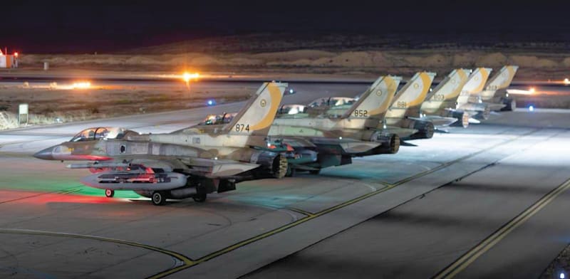 F16i ישראליים בדרך לתקיפה באיראן. משמש בעיקר למשימות תגובה טקטיות מהירות / צילום: Reuters, EYEPRESS via Reuters Connect