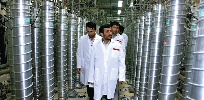אחמדינג'אד במתקן העשרת האורניום בנתנז. אפריל 2008 / צילום: ap