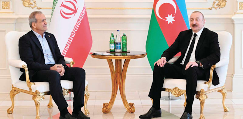 נשיא אזרבייג'ן אילהם אלייב (מימין) עם נשיא איראן מסעוד פזשכיאן / צילום: ap