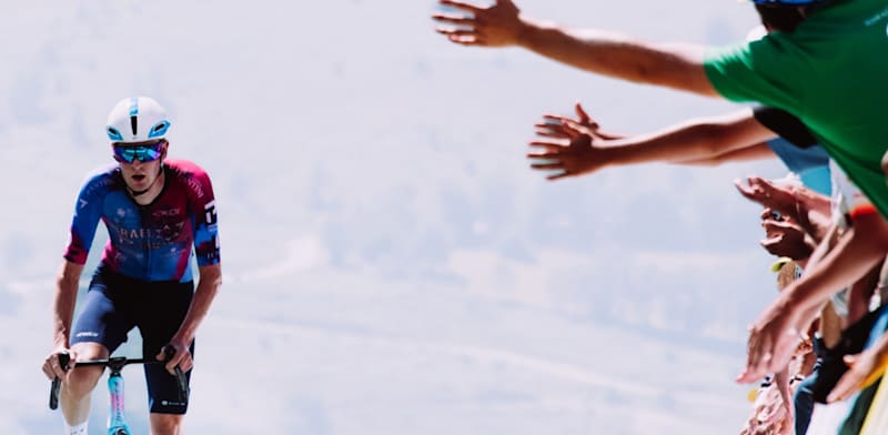 רוכב של קבוצת ''ישראל פרמייר טק'' בטור דה פראנס. מרוץ האופניים היוקרתי בענף / צילום: נועה ארנון