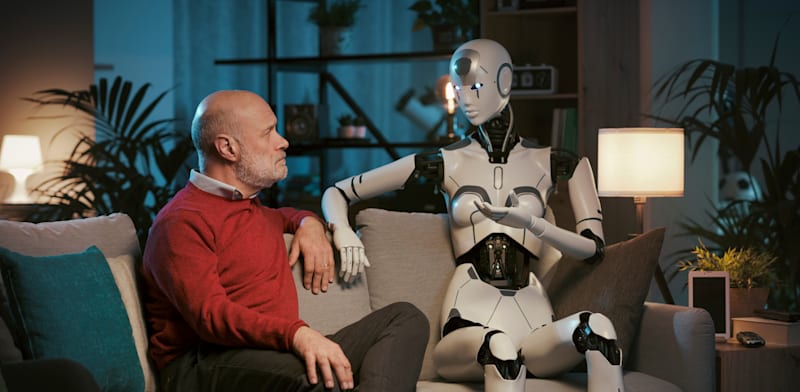 הומניואיד בשירות האדם. מדיור מוגן ועד בתי מלון / צילום: Shutterstock