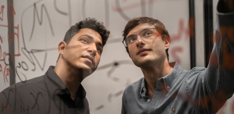 דין לייטרסדורף (מנכ''ל החברה) ומשה שלו  (סמנכ''ל מוצר) / צילום:  עמית אלקיים