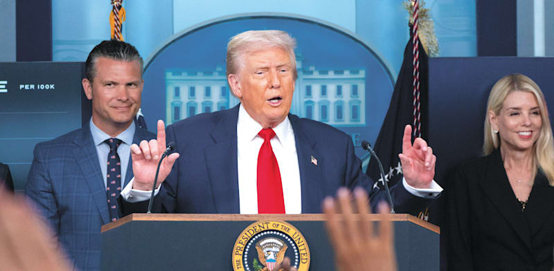 טראמפ מודיע על כוונתו לשלוח את המשמר הלאומי לוושינגטון, לצד התובעת הכללית ושר ההגנה / צילום: ap, Alex Brandon