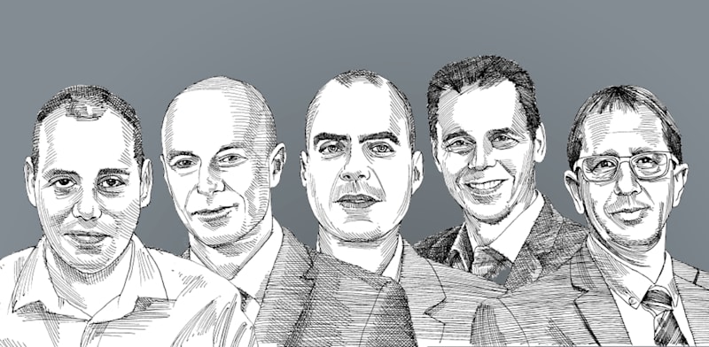 מנכ''לי חברות הביטוח. מימין: ניר כהן (הראל), רונן אגסי (מגדל), מיכאל קלמן (מנורה), יורם נוה (כלל), אייל בן סימון (הפניקס) / איור: גיל ג'יבלי