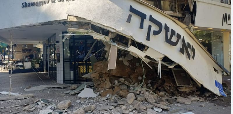 קריסת המרפסת מעל מסעדת ''יאשקה'' ברחוב דיזנגוף בתל אביב / צילום: נעמה שמגר