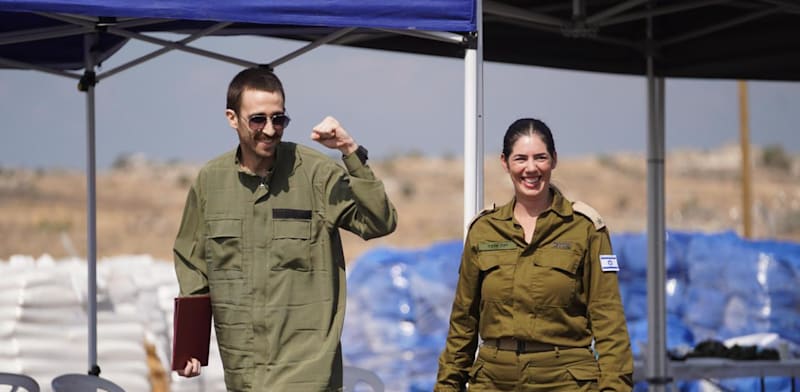 אבינתן אור ברגע החבירה לנציגי צה''ל / צילום: דובר צה''ל