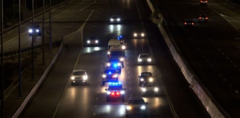 שיירה בדרכה למכון לרפואה משפטית / צילום: דוברות המשטרה
