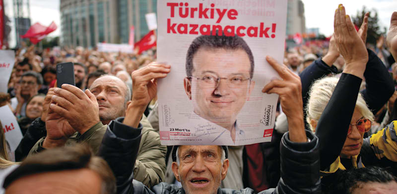 הפגנות באיסטנבול בעד ראש העיר העצור, אקרם אימאמאולו / צילום: ap, Emrah Gurel