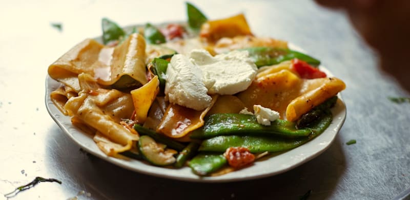 מנה בקפה נחשון / צילום: טל בדרק