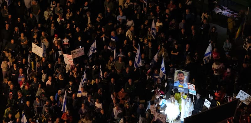 המונים במחאה בכיכר הבימה שבתל אביב / צילום: יאיר פלטי