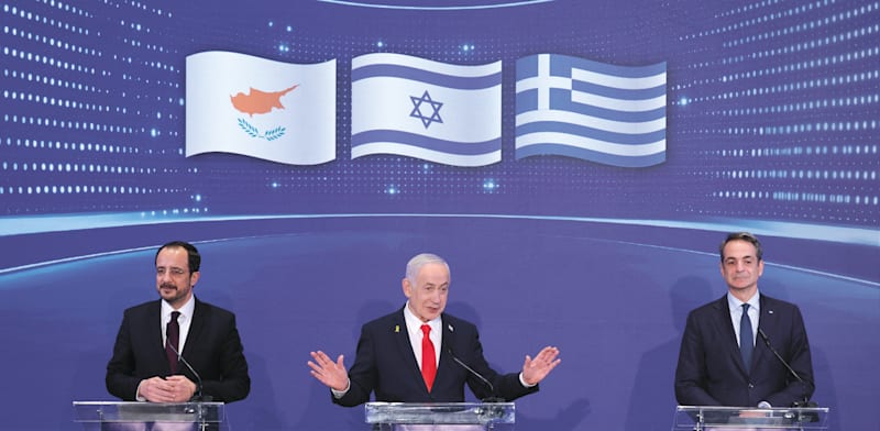 רה''מ בנימין נתניהו לצד ראשי ממשלת יוון וקפריסין בפסגה המשולשת בירושלים / צילום: Reuters, ABIR SULTAN