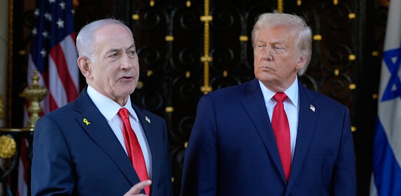 נשיא ארה''ב דונלד טראמפ וראש הממשלה בנימין נתניהו בפגישה בפלורידה אמש / צילום: ap, Alex Brandon
