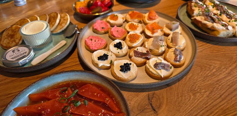 מנות קוויאר  ב–Ocean Star / צילום: שני הלוי