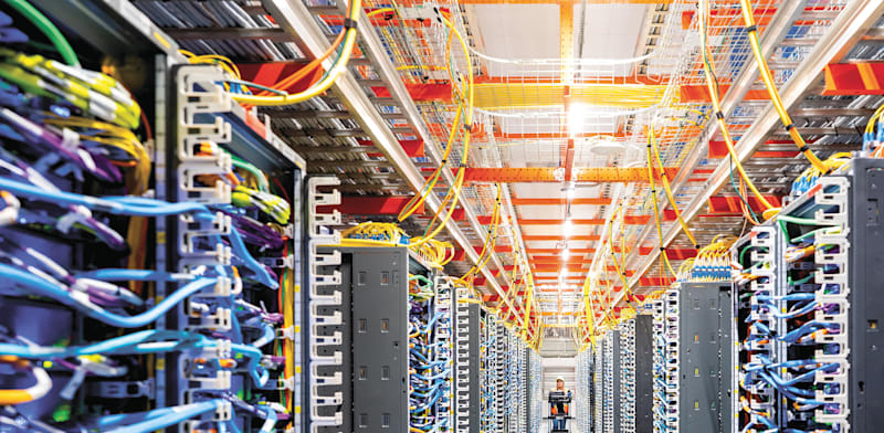 דאטה סנטר / אילוסטרציה: Reuters, Noah Berger