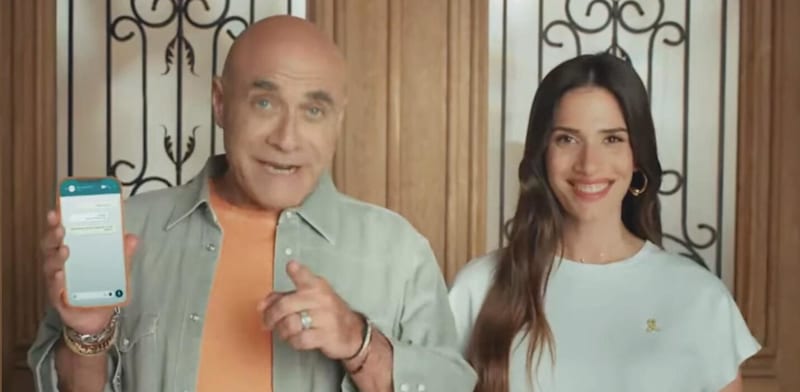 חן אמסלם ודביר בנדק בקמפיין מזרחי טפחות – הזכור ביותר ב־2025 / צילום: צילום מסך יוטיוב