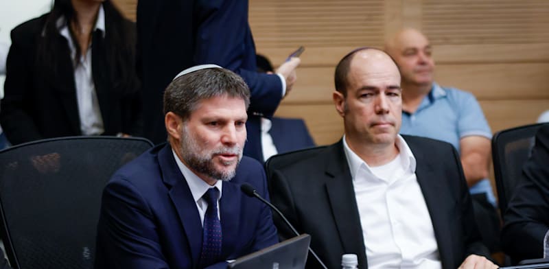 שר האוצר בצלאל סמוטריץ' בוועדת הכספים, היום / צילום: נועם מושקוביץ, דוברות הכנסת