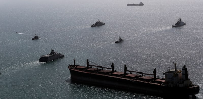 ספינות במהלך תרגיל ימי משותף של איראן ורוסיה בדרום איראן / צילום: ap, Masoud Nazari Mehrabi/Iranian Army