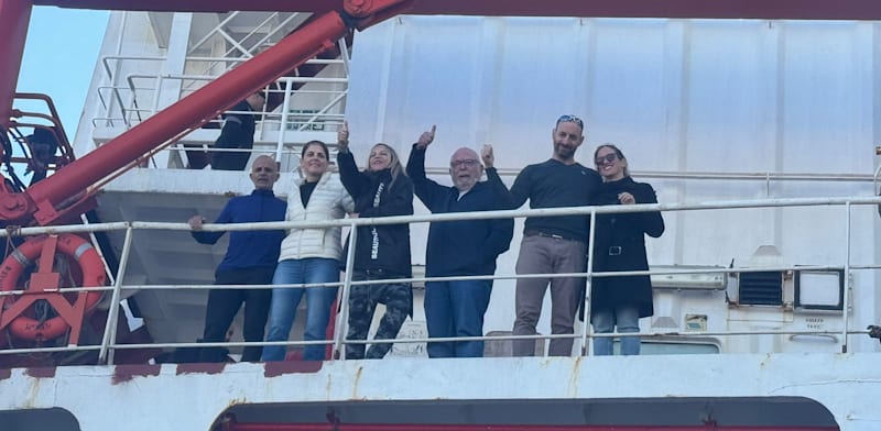 רופאים חוזרים לארץ על אוניית צים / צילום: שמעון יונה