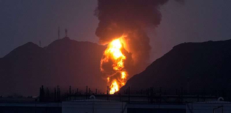 פיצוץ במתקן נפט באיחוד האמירויות כתוצאה מתקיפה איראנית / צילום: ap, Altaf Qadri