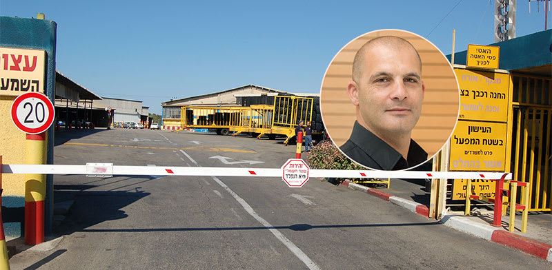 צחי נחמיאס והשטח של מפעל אליאנס שקנה כדי להקים חוות שרתים / צילום: ורד פיצ'רסקי, גיל ארבל