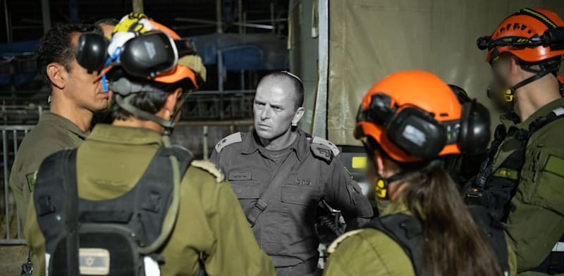 שי קלפר.  האיש שלוחץ על כפתור החירום של המדינה / צילום: דובר צה''ל