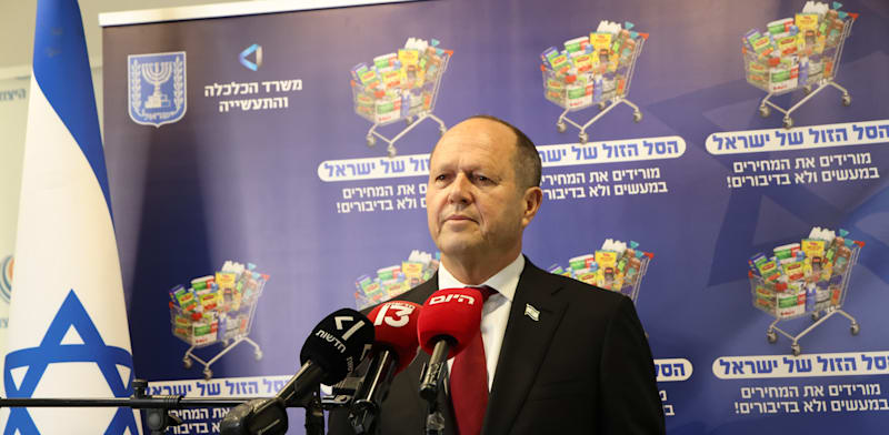 שר הכלכלה ניר ברקת, במסיבת העיתונאים היום / צילום: אדוארד שטרן