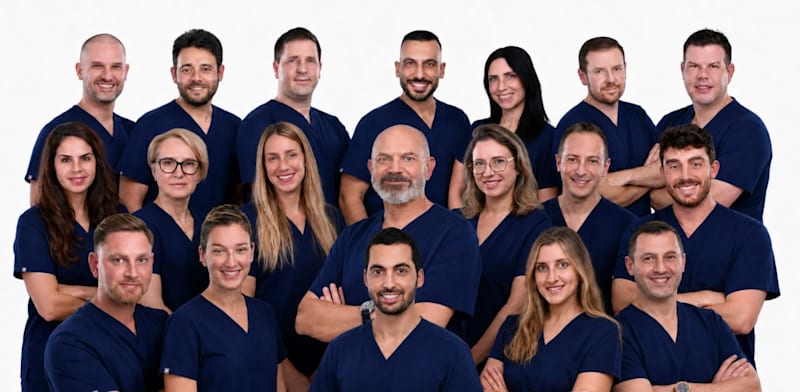 צוות הרופאים של דנטל מדיקל סנטר / צילום: רונית לה פוזה
