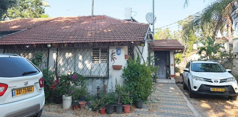 הבית ברחוב דוד רמז בשכונת נווה עמל בהרצליה / צילום: עמית ברוך