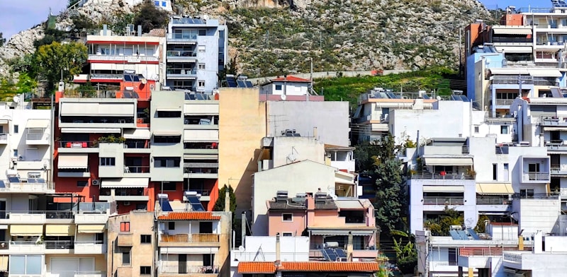 אתונה, יוון. המשקיעים מחפשים דירות קטנות יותר / צילום: Shutterstock