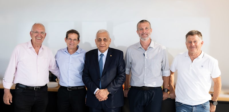 מימין -  נטע ברמן, אלון שטאובר, פיני כהן, עמית מסד, שמשון הראל / צילום: איתמר סיידא