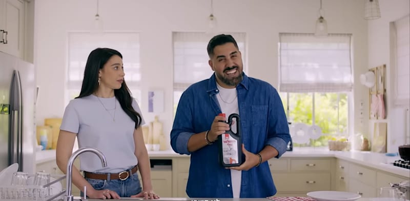 קובי אדרי בקמפיין סנו / צילום: צילום מסך מיוטיוב