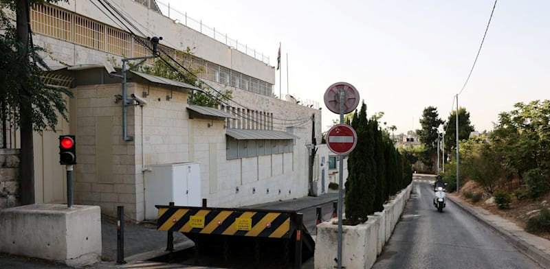 סגירת הקונסוליה הבריטית בירושלים / צילום: Reuters, Ammar Awad
