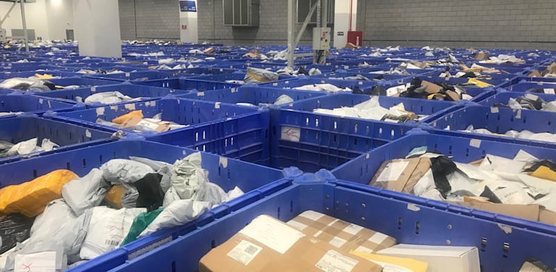 "חבילות מחו''ל בדואר ישראל / צילום: מיכל רז חיימוביץ"