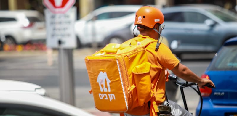 "שליח של תן ביס / צילום: שלומי יוסף"