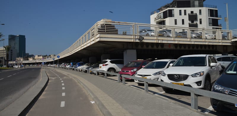 "חניון ברחוב הרכבת בתל אביב / צילום: תמר מצפי"