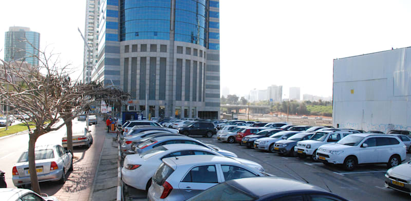 מגרש חניה באזור תעשייתי בתל אביב / צילום: אלי יהב
