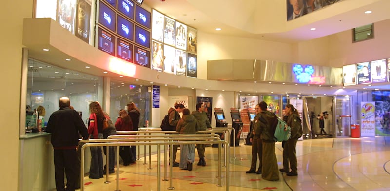 "קופות כרטיסים בבית הקולנוע / צילום: עינת לברון"