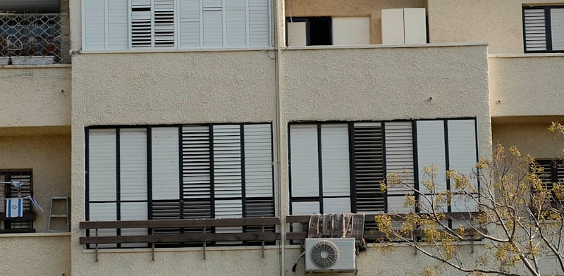 תוספת מרפסות. נדרש רוב של 75% מבעלי הדירות בבניין / אילוסטרציה: תמר מצפי