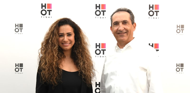 "פטריק דרהי, בעלי הוט, והמנכ''לית טל גרנות-גולדשטיין / צילום: יח''צ יוסי זליגר"