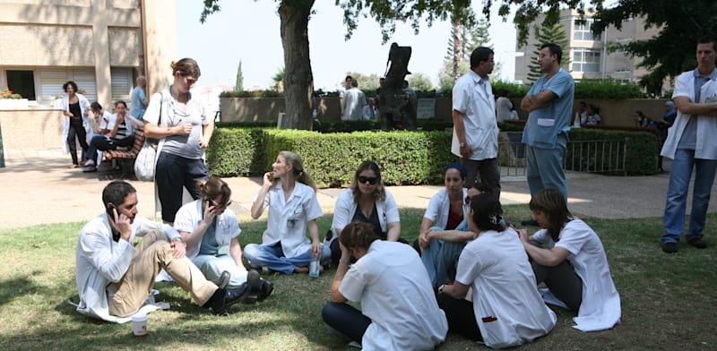 "סטודנטים בשלב ההכשרה הקלינית / צילום: עינת לברון"