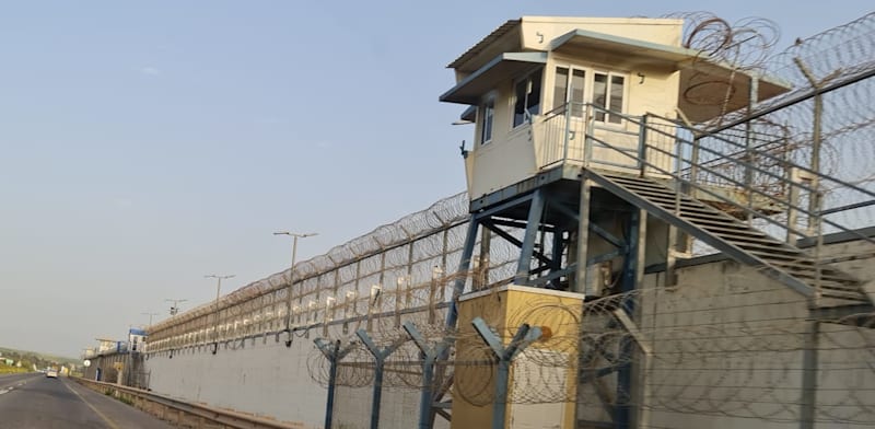 "כלא שטה / צילום: בר - אל"