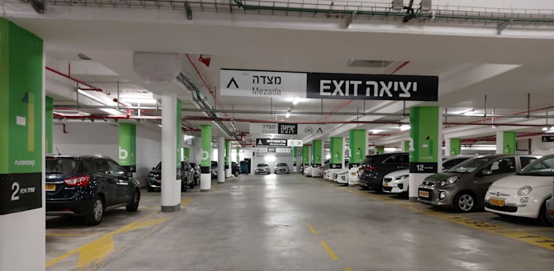 חניון תת קרקעי, רחוב ז'בוטינסקי 9  בני ברק / צילום: איל יצהר