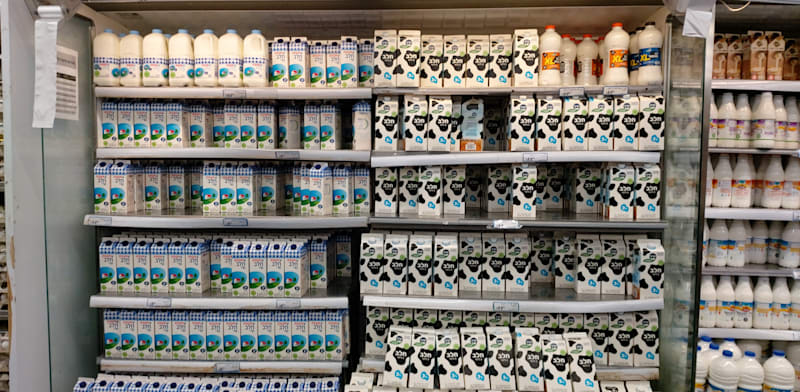 "מדפי חלב בסופרמרקט / צילום: גלובס"