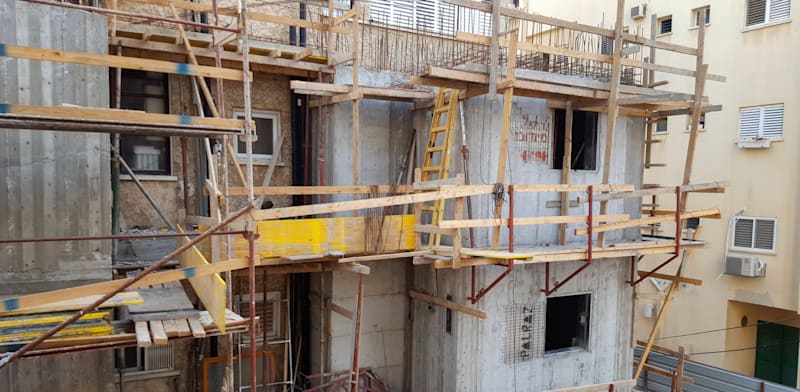 "הוספת ממ''ד לבניין בראשון לציון במסגרת תמ''א 38 / צילום: Shutterstock"